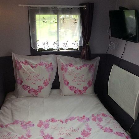 Bed and Breakfast Les Roulottes Des Songes De L'Authie Boufflers Экстерьер фото